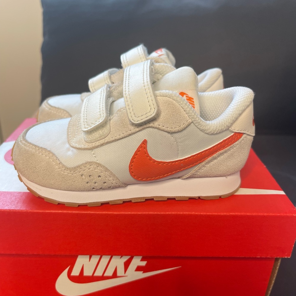 Nike MD Valiant Toddler Sneakers l Orange (7C)